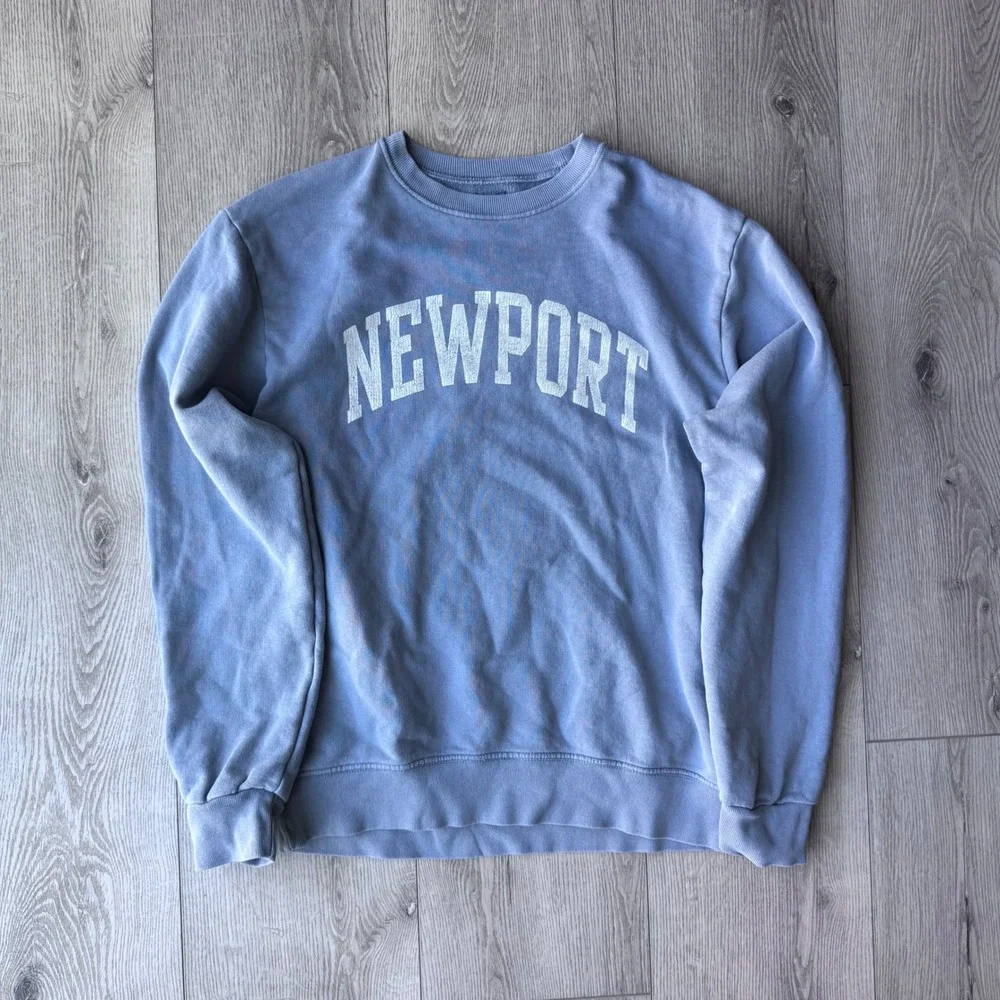 Vintage style Newport Graphic Sweatshirt faded Blue relaxed fit crewneck medium